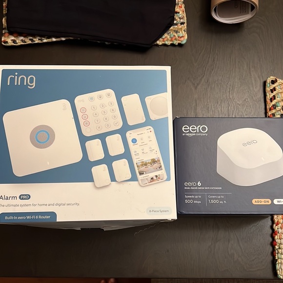 Ring alarm pro - 13 piece kit w/ eero 6 wifi extender - Picture 4 of 6